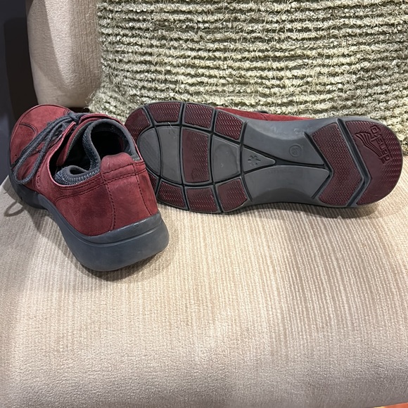 Dansko ELISE Wine, Comfort Suede Leather Slip-Ons Sole Slip Resistant Sneaker. - Picture 3 of 9